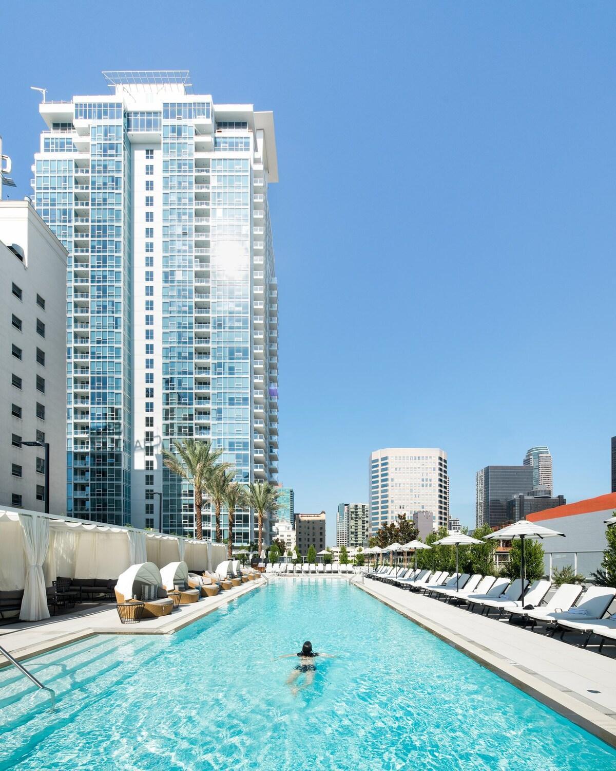 2 Bed 2 Bath Contemporary High-rise Location
