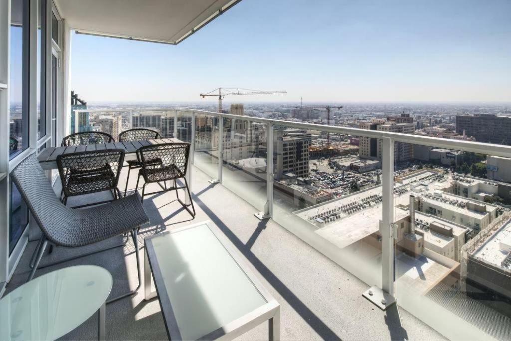 2 Bed 2 Bath Contemporary High-rise Location Apartment Los Angeles