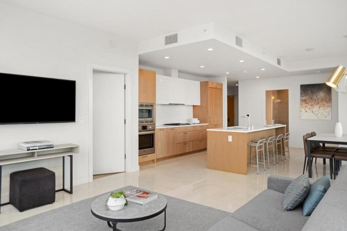 2 Bed 2 Bath Contemporary High-rise Location *