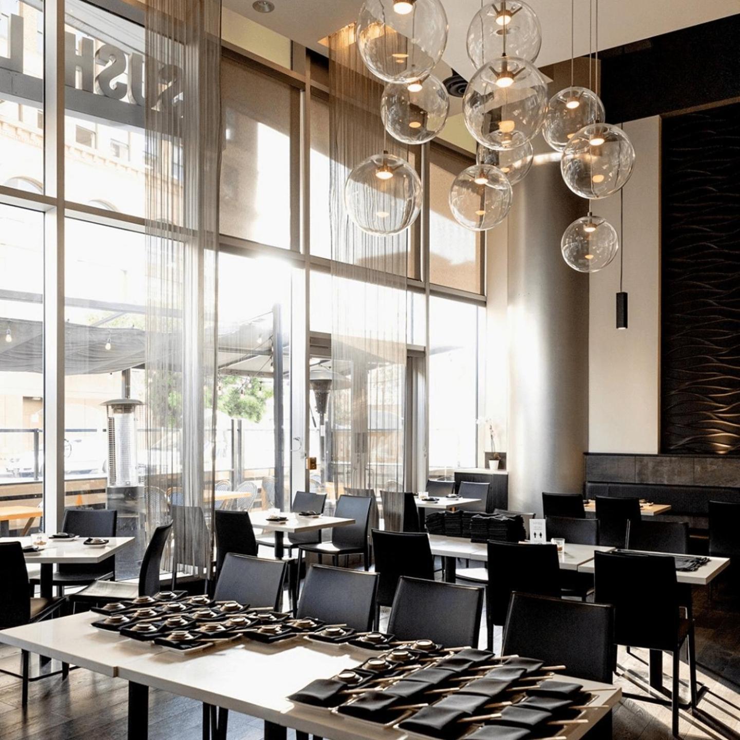 2 Bed 2 Bath Contemporary High-rise Location Apartment *